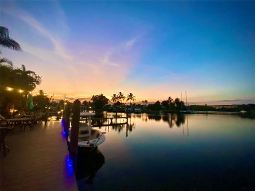 7150 N TAMIAMI TRAIL UNIT S523