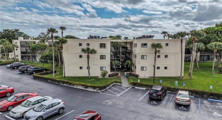 5130 LAS VERDES CIRCLE UNIT 305