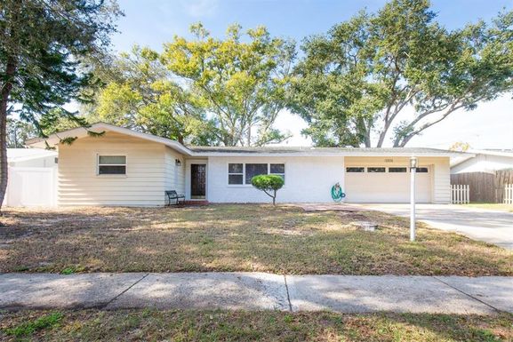 1824 CHATEAU DRIVE W