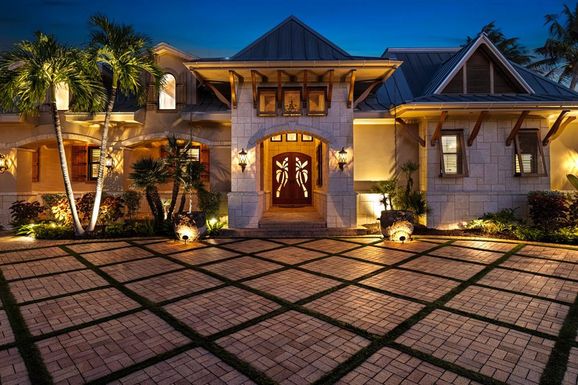 1000 E RAILROAD AVENUE