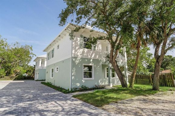 667 SW CLEVELAND AVENUE UNIT 2