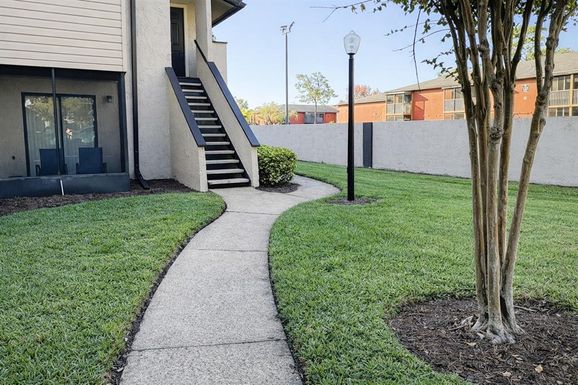 2918 ANTIQUE OAKS CIR APT 31