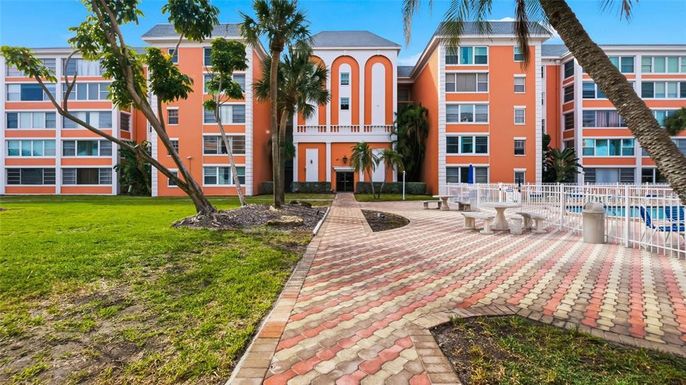 6960 20TH AVE N UNIT 109