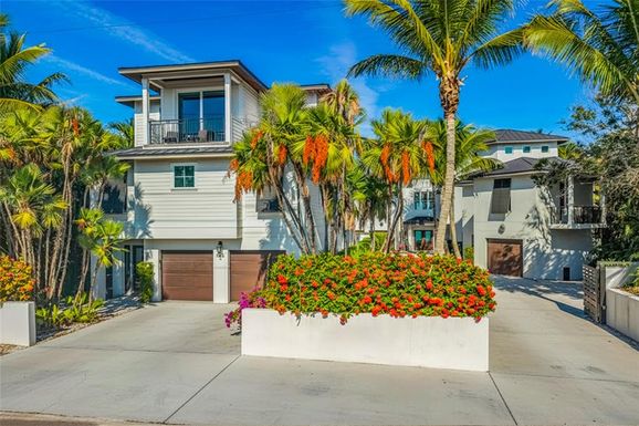 832 S BAY BOULEVARD UNIT A & B
