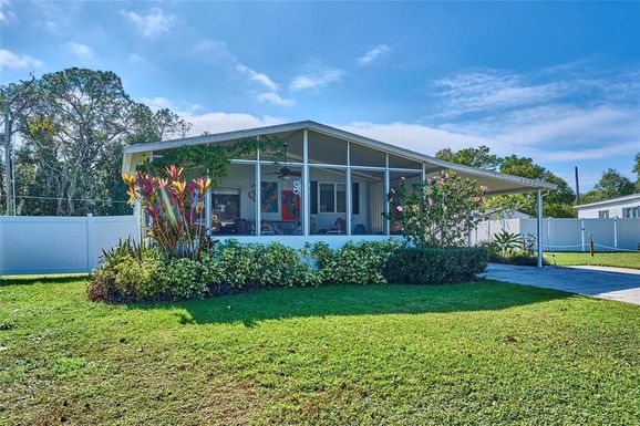 3527 LAZY LAKE DRIVE S