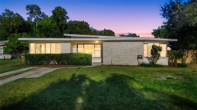 124 W WOODLAND DRIVE