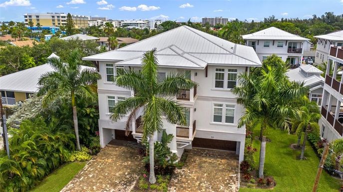 1021 CRESCENT STREET UNIT 1