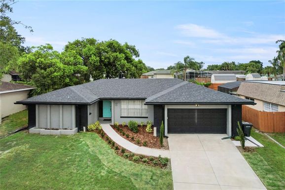 607 GREEN BRIAR BOULEVARD