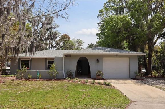 566 NW MAGNOLIA CIRCLE