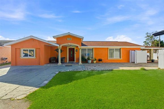 7102 HARBORHILLS COURT