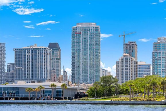 100 1ST AVENUE N UNIT 3902