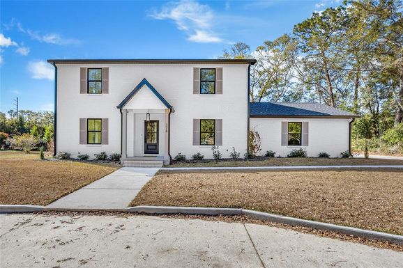 378 NW CLUBVIEW CIRCLE