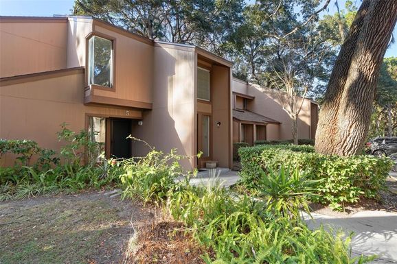 6 GREENBRIAR COURT UNIT 6