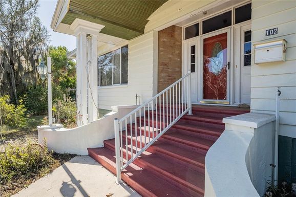 102 S LAKESHORE BOULEVARD