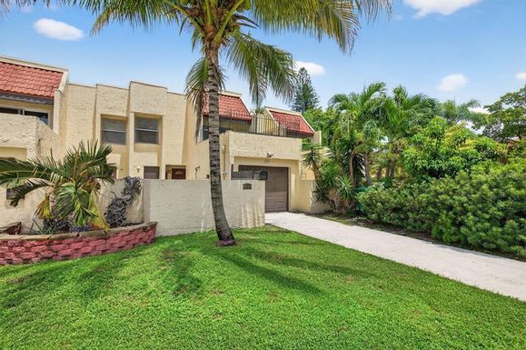 5717 NW 17TH COURT UNIT 2