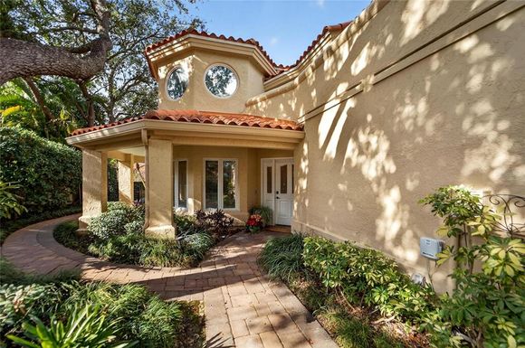 1105 FLORES DE AVILA