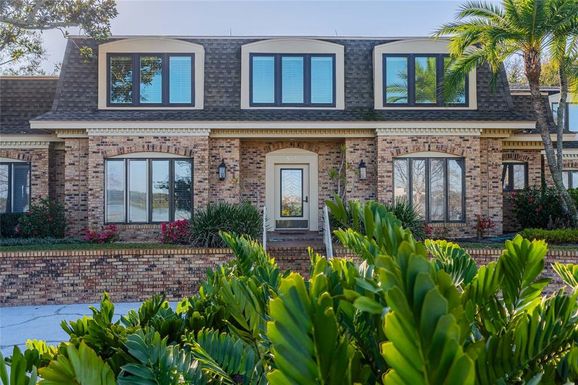 555 LAKE HOLLINGSWORTH DRIVE