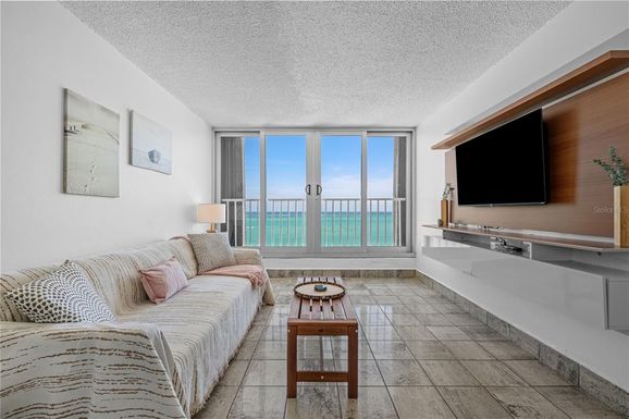 5803 Calle Jose M. Tartak CONDOMINIO RACQUET CLUB UNIT 1001