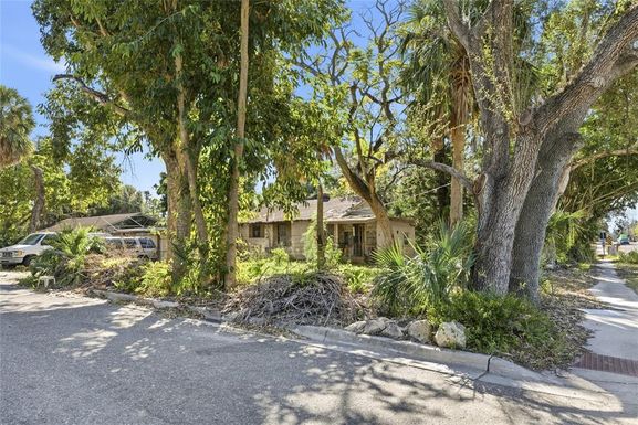 2336 COCOANUT AVENUE