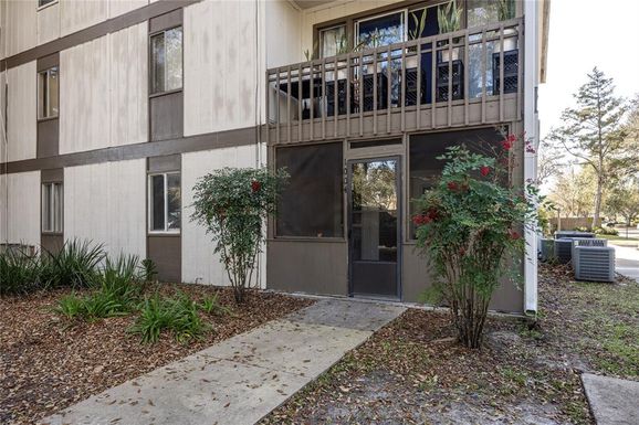 6519 W NEWBERRY UNIT 1004