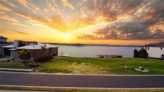 707 WATERFERN TRAIL DRIVE