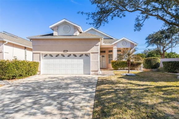 204 SEA WOODS DRIVE N