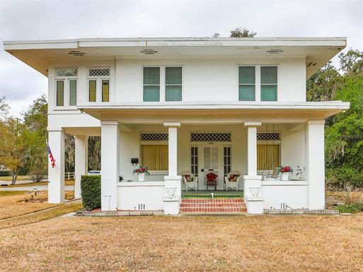 1095 S BROADWAY AVENUE