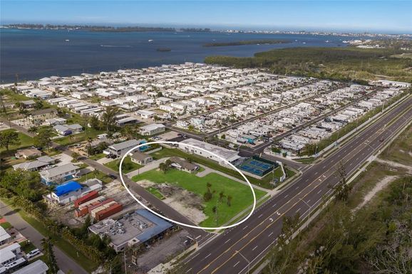 10601-10611 CORTEZ ROAD W