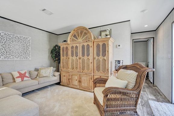 315 NE CARDINAL NE UNIT #L15