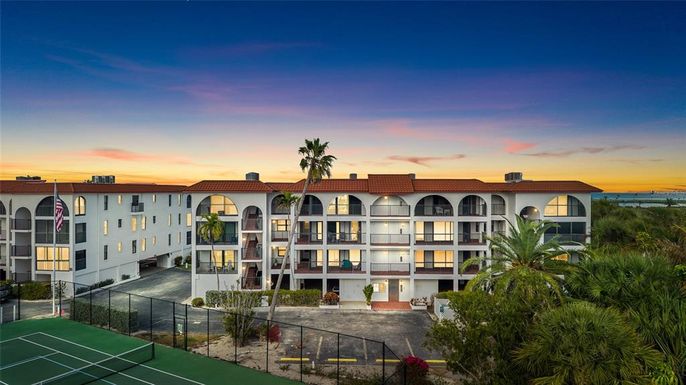 950 PALM AVENUE UNIT 101