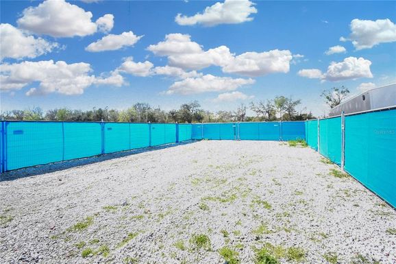 140 STOCKTON STREET UNIT 27 Yards