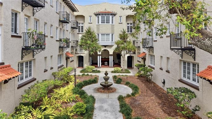 2117 W DEKLE AVENUE UNIT G1