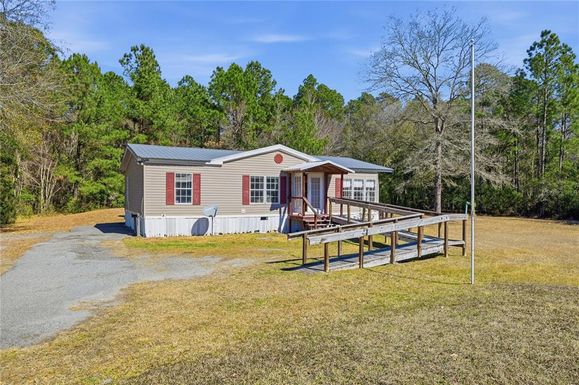 44326 WOODLAND CIRCLE