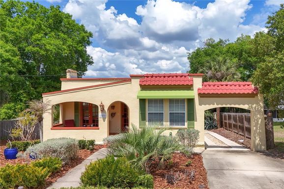 809 POINSETTIA DRIVE