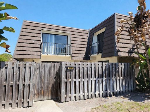 1313 VISTA OAKS CIRCLE NE