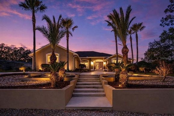 196 NW CLUBVIEW CIRCLE