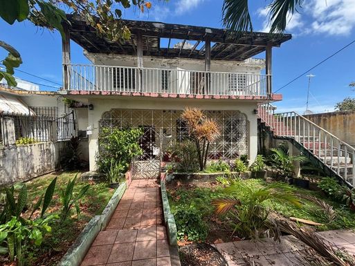 D-13C Fajardo St. MIRAPALMERAS