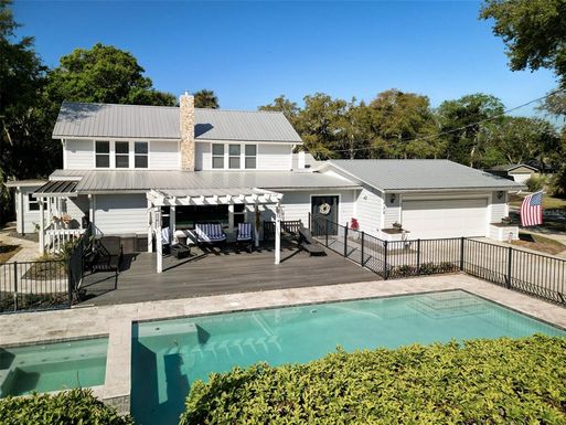 428 N RIVERSIDE DRIVE