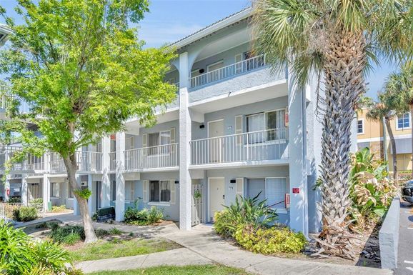 145 OYSTER BAY CIRCLE UNIT 220