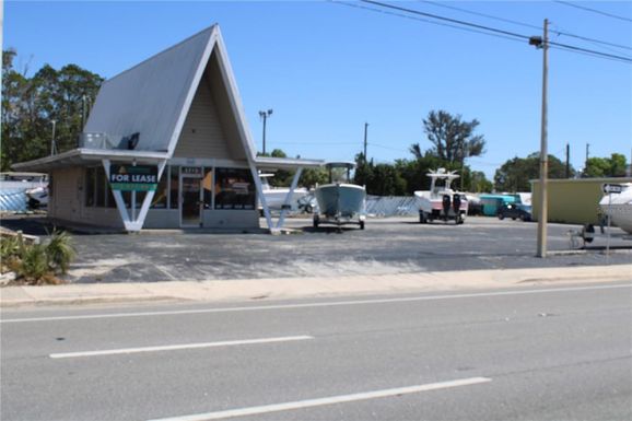 5715 SEMINOLE BOULEVARD