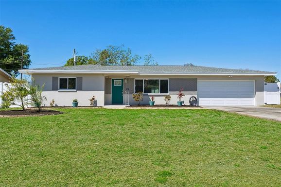 1475 CANTERBURY DRIVE