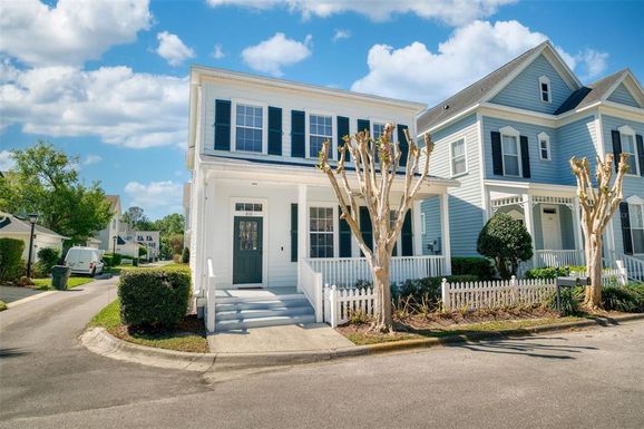 810 LAKE EVALYN DRIVE