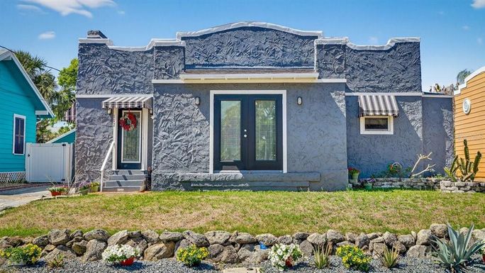 112 S OLEANDER AVENUE