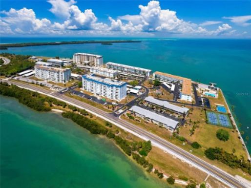 7 ISLAND PARK PLACE UNIT 204