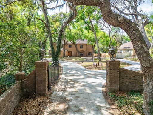 902 RIVER RAPIDS AVENUE