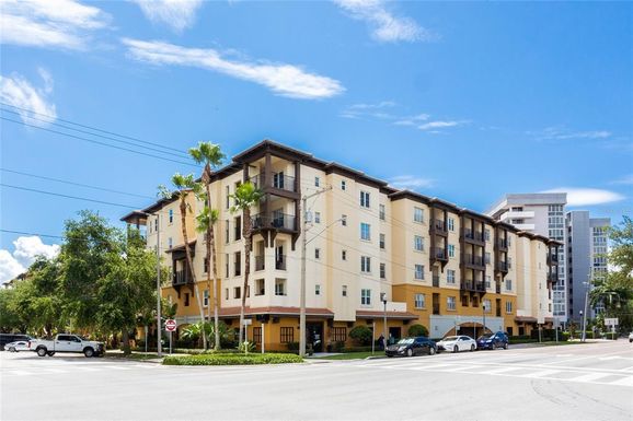 200 4TH AVENUE S UNIT 329