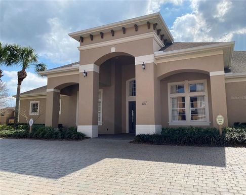 2520 RETREAT VIEW CIRCLE