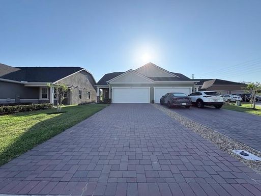 2668 SPIDER LILY COURT