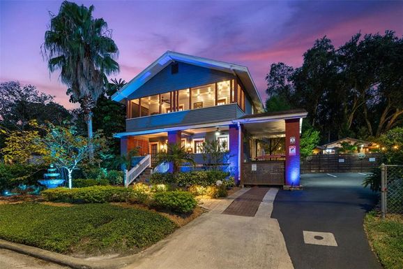 1035 E ROBSON STREET