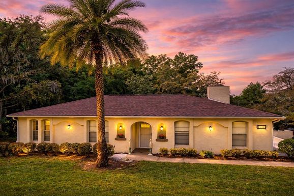 1220 COUNTRY CLUB ROAD